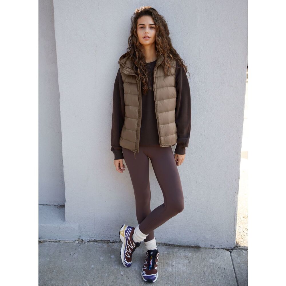 ARITZIA The Little Puff Vest Goose Down - Picture 9 of 11